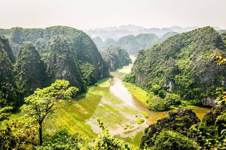 séjour insolite au bord de la baie Halong terrestre avec paysages uniques