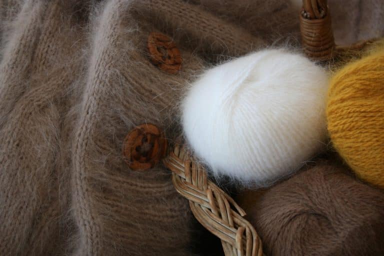 Fibres d'angora provenant de lapins angoras pour la fabrication de tissu
