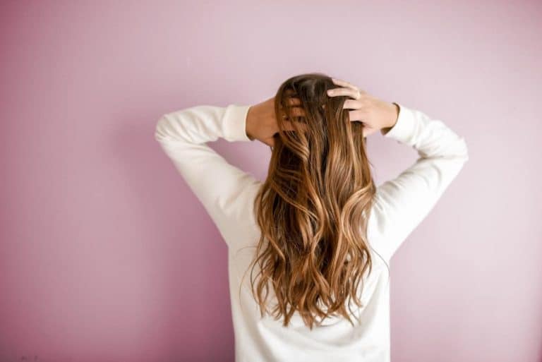 Conseils pour démêler les gros nœuds dans les cheveux