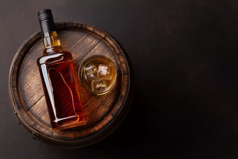 Différents types de rhum : ambré, blanc et vieux