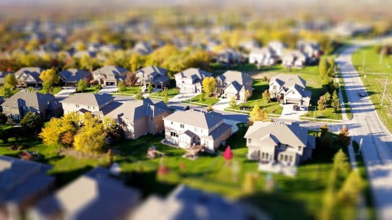 Carrière dans l'immobilier sans diplômes, ambition et auto-apprentissage