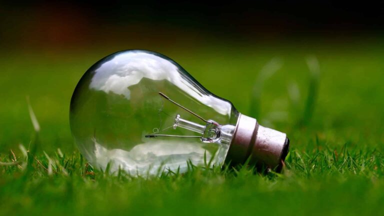 Comparaison des tarifs des fournisseurs d'électricité pour réaliser des économies