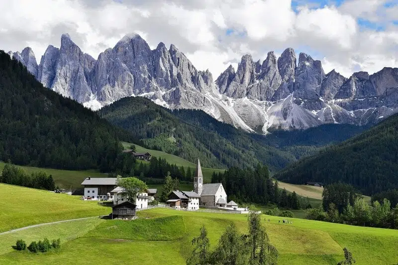 La vallée des Dolomites