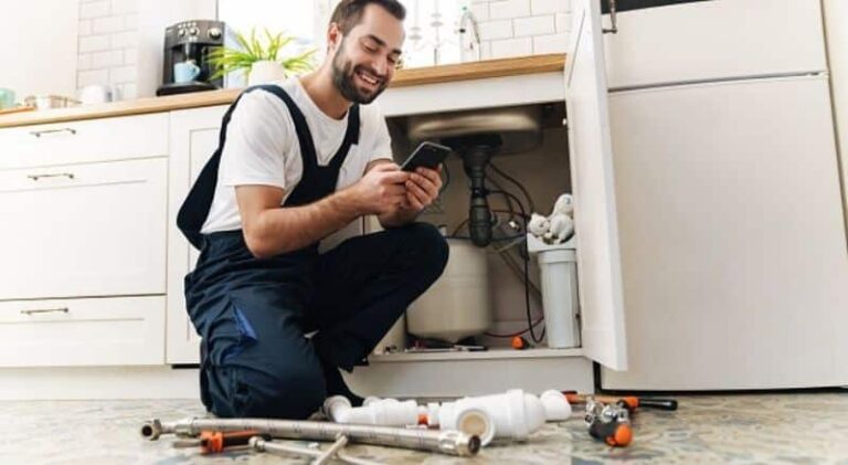 Qui appeler face à une canalisation bouchée