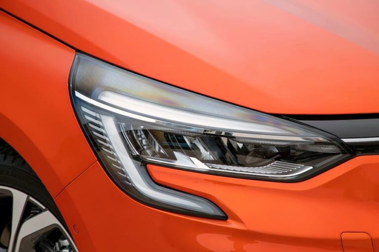 SUV coupé Renault Arkana avec design élégant et fonctionnalités modernes