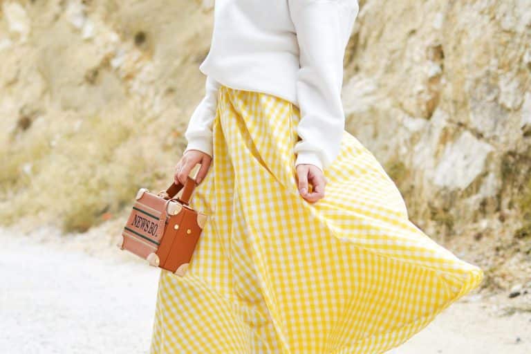 Silhouette élégante avec une jupe asymétrique tendance