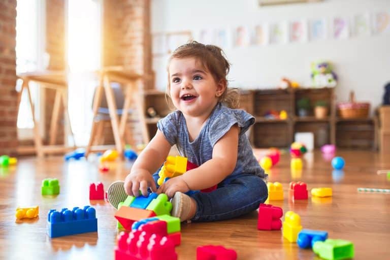 Choisir des jouets sûrs et adaptés au développement des enfants