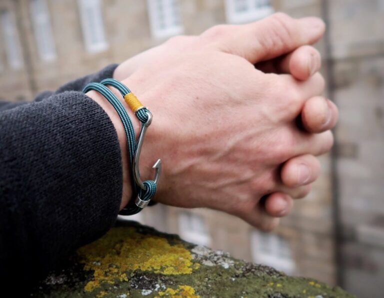 Bracelet élégant pour homme mettant en valeur un style moderne
