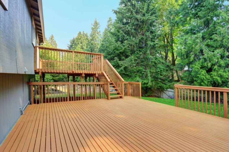 Caillebotis en bois pour terrasse avec différentes essences et couleurs