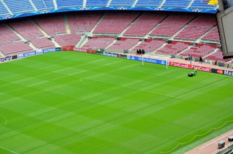 Vue du Camp Nou, stade emblématique du FC Barcelone