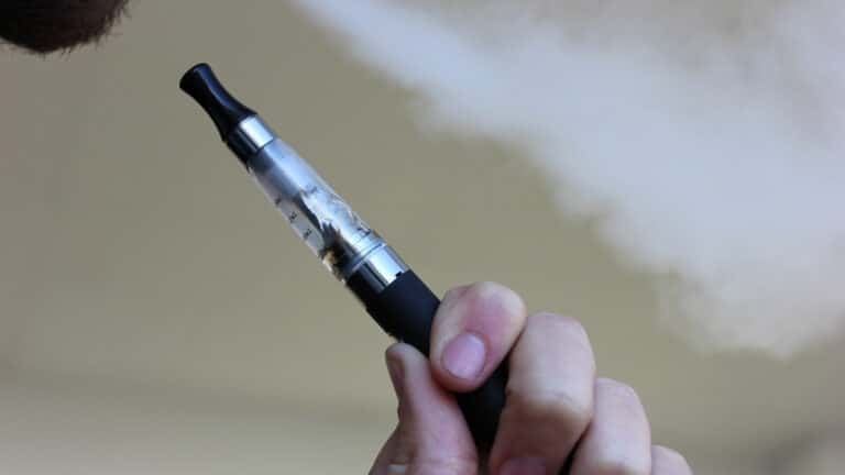 Choisir pour la première fois une vapoteuse : les points clés à considérer