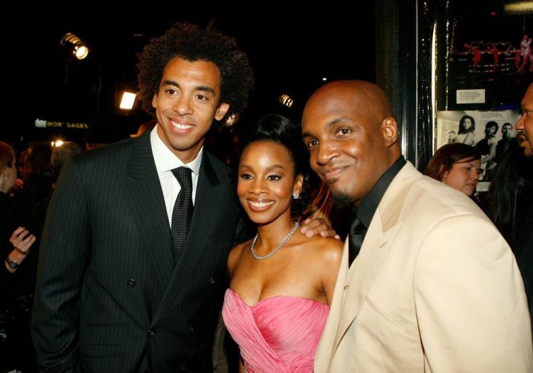 Damon Thomas exerçant un contrôle sur Kim Kardashian