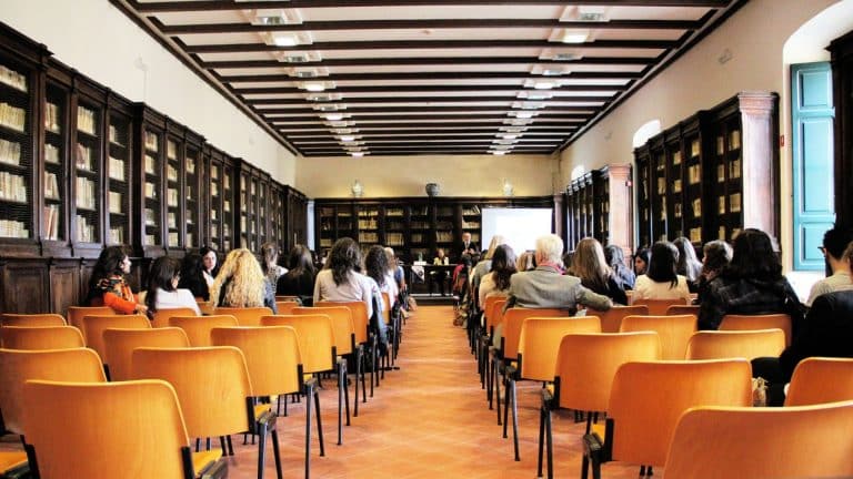 séminaire d'entreprise bien organisé avec des participants engagés