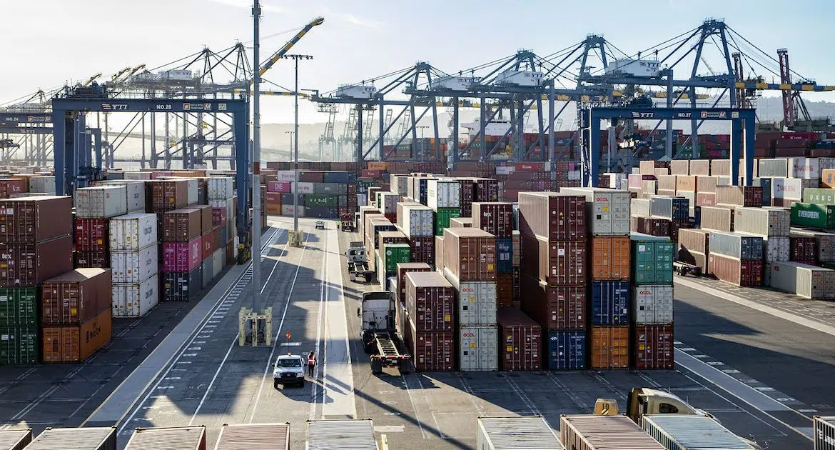 de containers dans le transport maritime