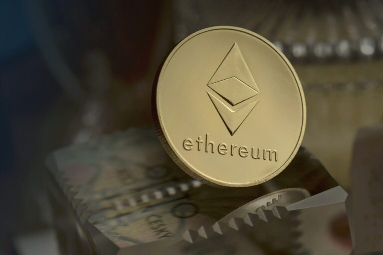 Mineur travaillant sur le minage d'Ethereum avec du matériel informatique