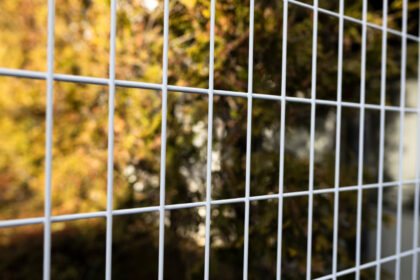 Grillage rigide gris : l'indispensable pour des extérieurs modernes