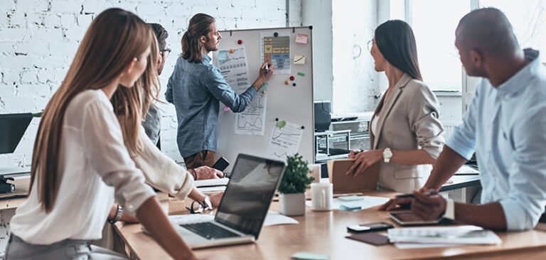 Organigramme d'une agence web avec départements clés