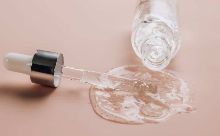 Différents sérums cosmétiques pour chaque type de peau et problème spécifique