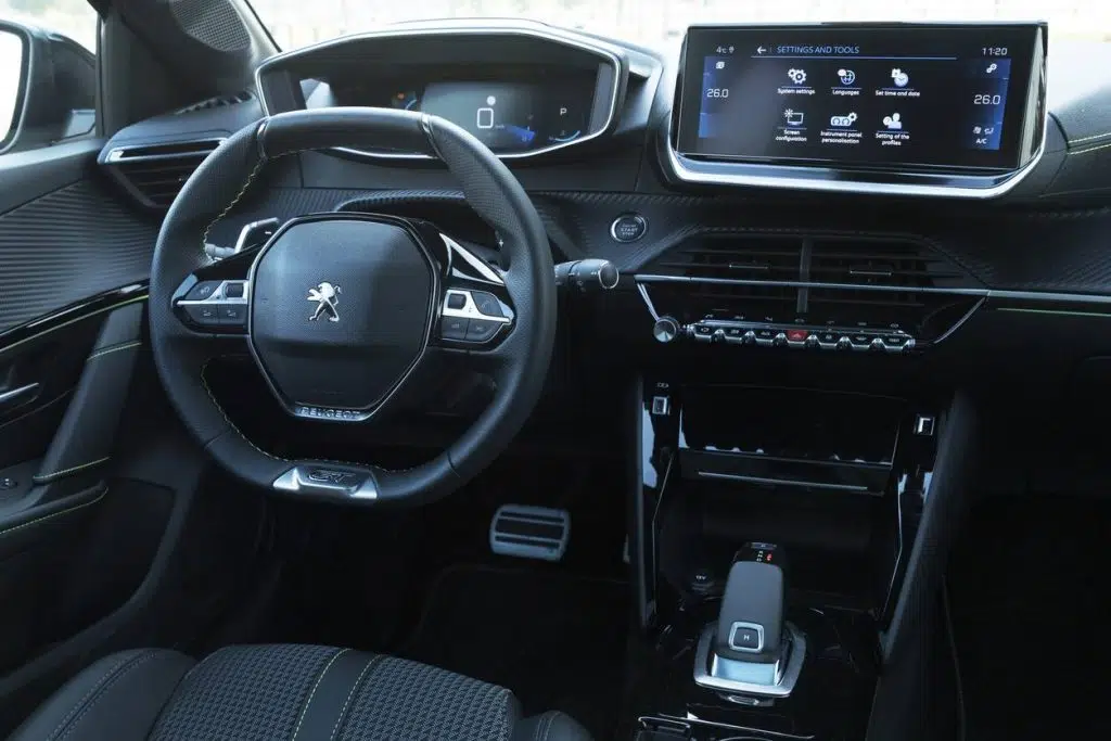 Intérieur de la peugeot 208