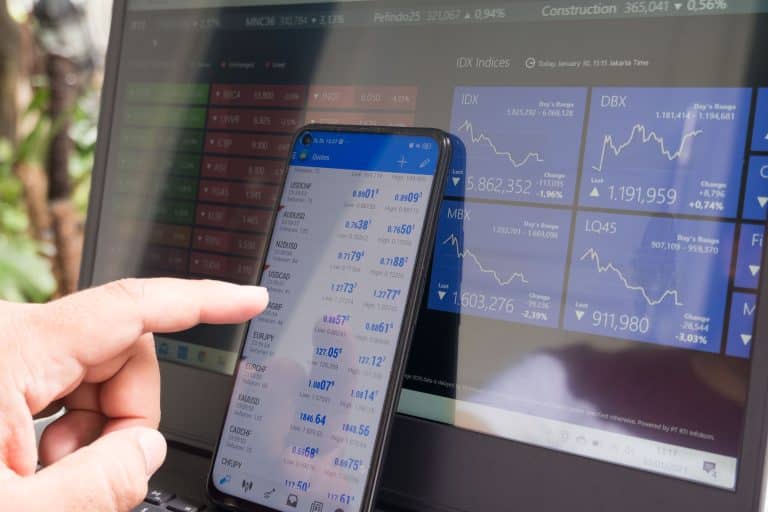 Graphique en bougies montrant l'évolution des prix d'une paire de devises