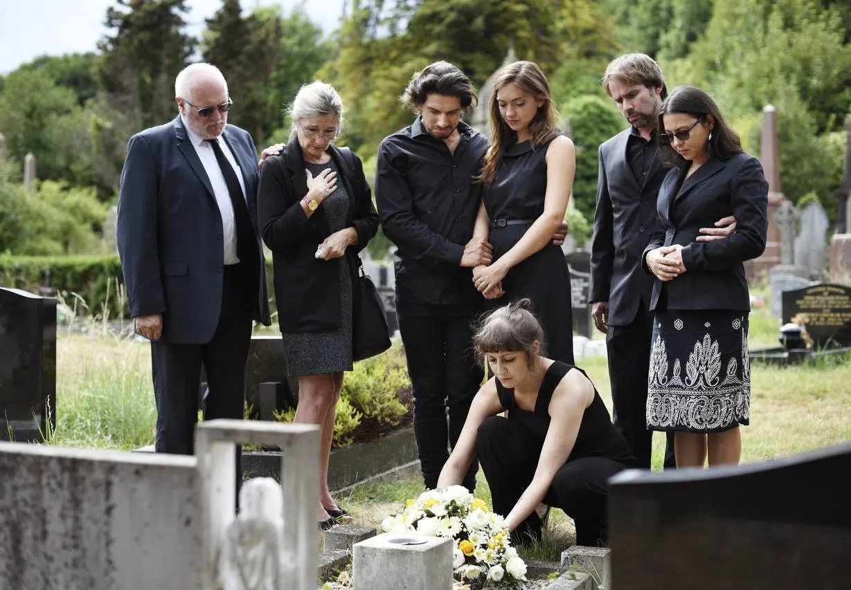 funérailles : rites funéraires, pompes funèbres