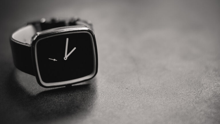 Montre de luxe au poignet : comment choisir un bracelet aussi performant qu’élégant ?