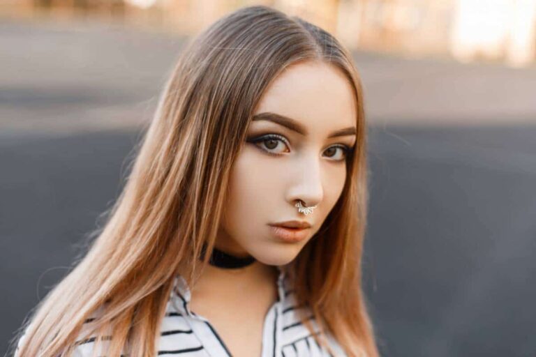 Modèles variés de piercings au nombril pour un style unique