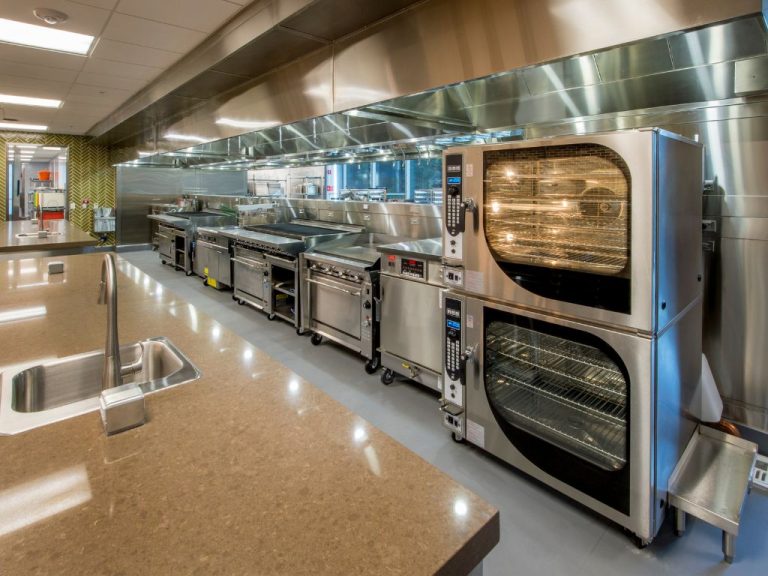 Salamandre professionnelle en cuisine pour gratiner et caraméliser les plats