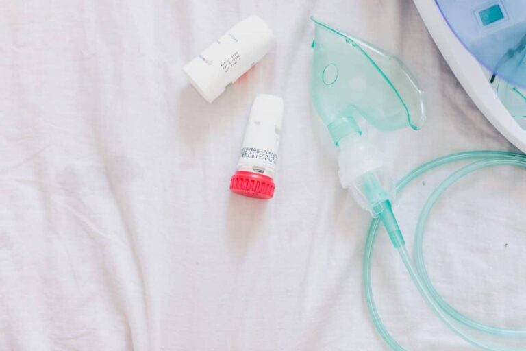 Nébulisation en action pour traiter l'asthme et la BPCO