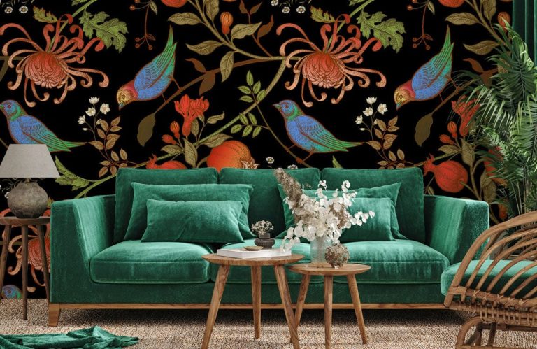 Mur en papier peint inspiré par l'esthétique Dark Academia dans un salon élégant