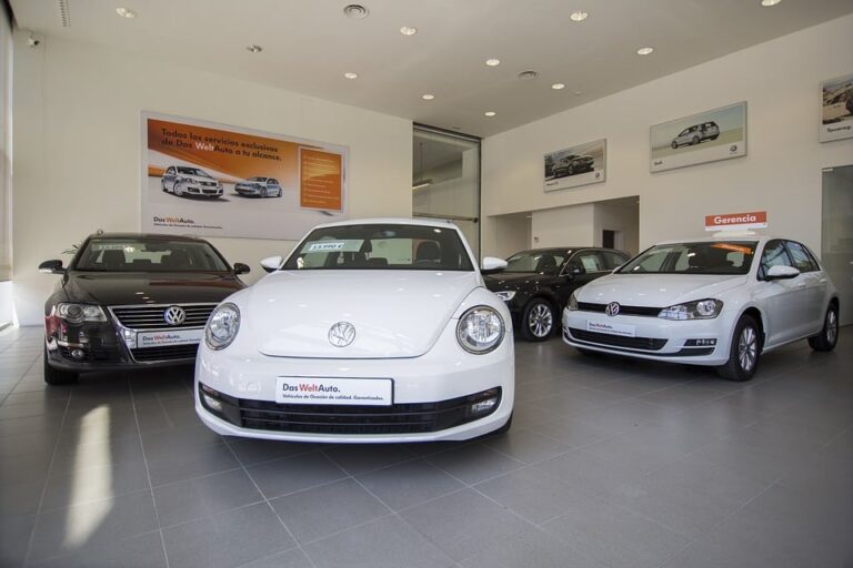 Volkswagen d'occasion en exposition avec divers modèles disponibles