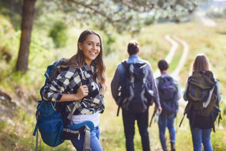 Conseils pour voyager léger en camping avec un sac minimaliste